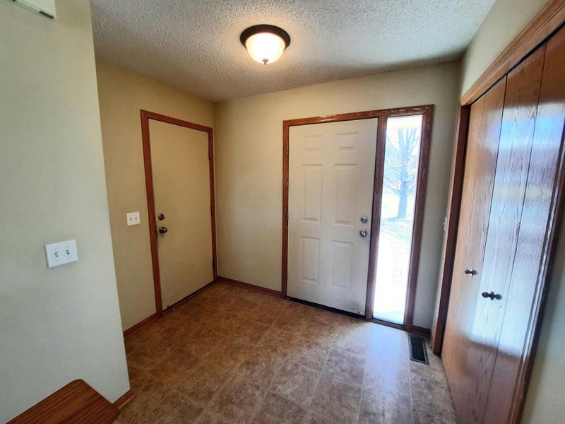 1120 N Ridge Dr NW, Montgomery, MN 56069