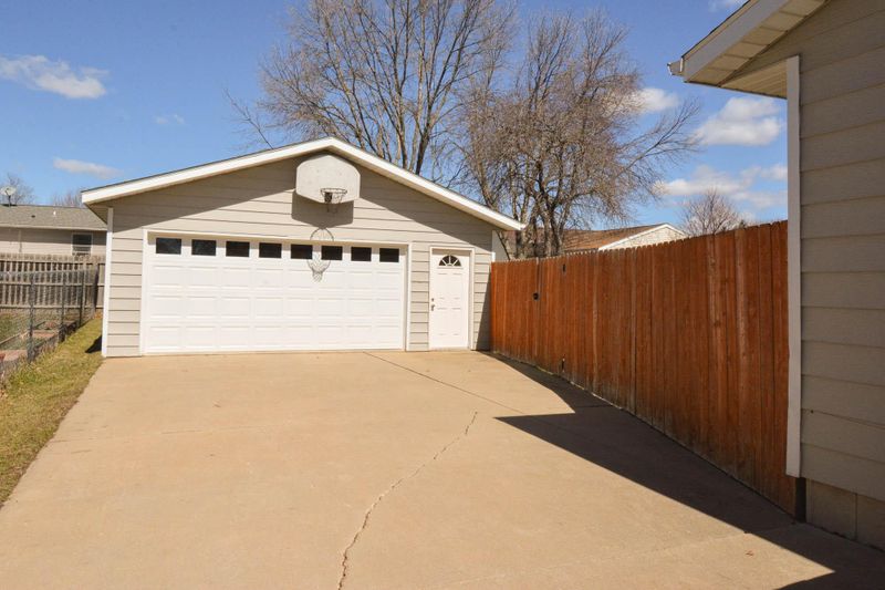 2055 44th St NW, Rochester, MN 55901