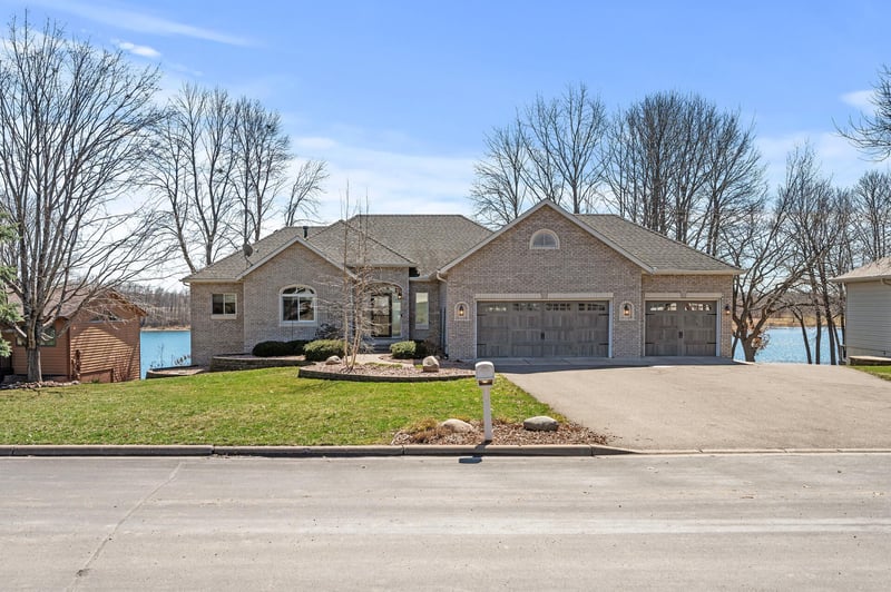 11605 Interlachen Rd, Chisago City, MN 55013