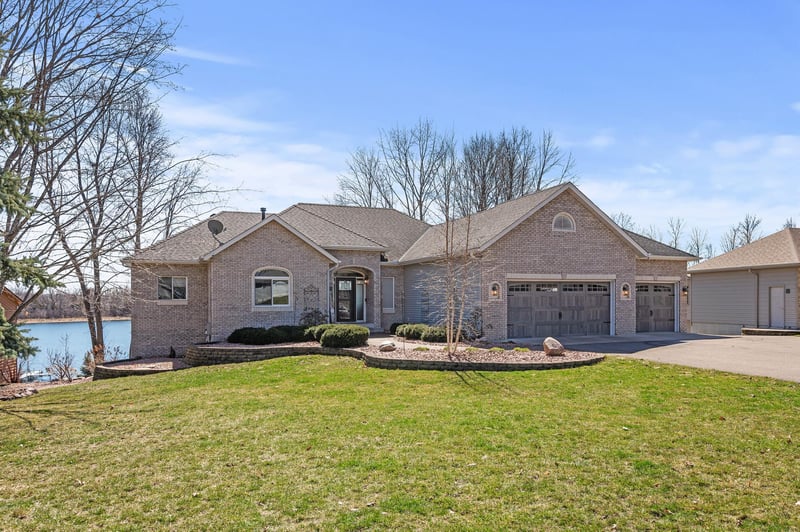 11605 Interlachen Rd, Chisago City, MN 55013