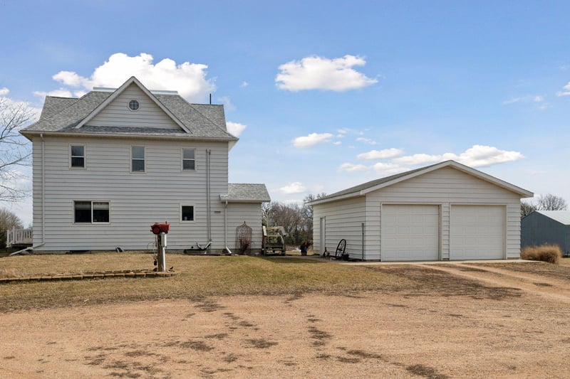 17125 110th St, Young America, MN 55397