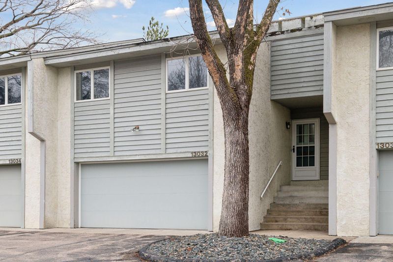 13032 Judicial Rd, Burnsville, MN 55337