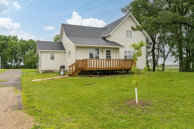 1066 150th St, Welcome, MN 56181