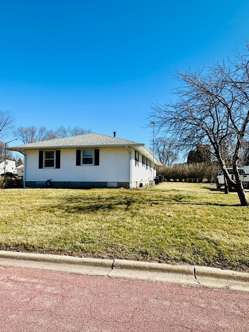 500 10th St S, Saint James, MN 56081