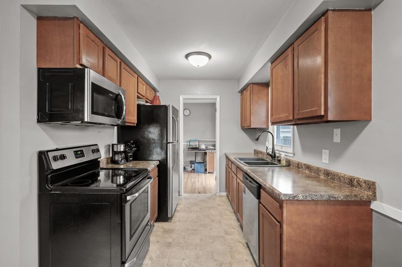 6124 Quail Ave N, Brooklyn Center, MN 55429