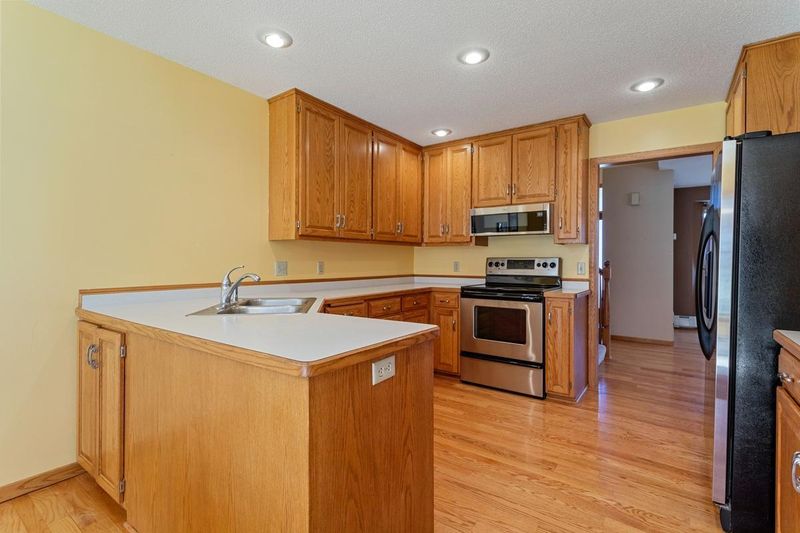4753 Hamilton Rd, Minnetonka, MN 55345