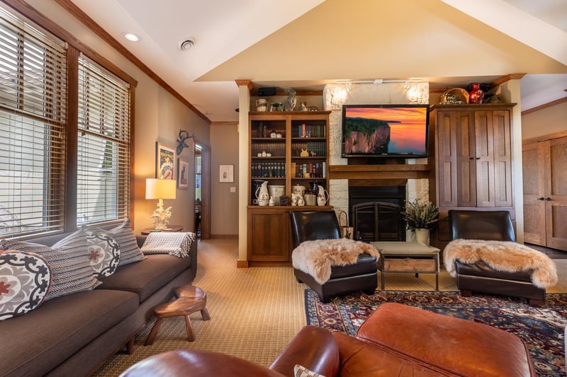 1302 Harbor Hills Dr, Two Harbors, MN 55616