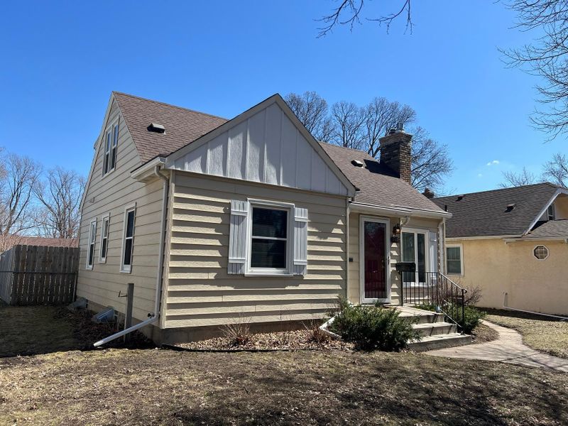 4040 Perry Ave N, Robbinsdale, MN 55422