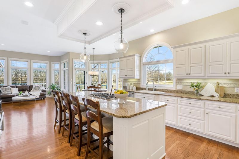 2830 Fox Rn NW, Prior Lake, MN 55372