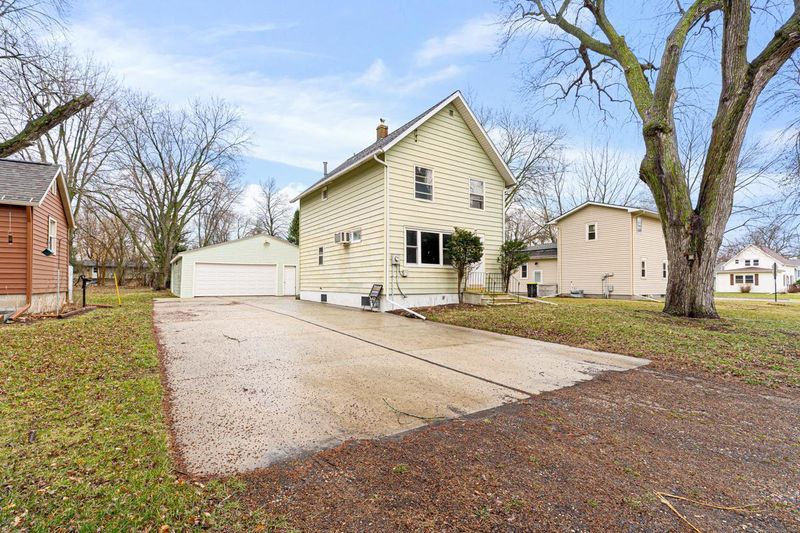616 E 12th St, Blue Earth, MN 56013