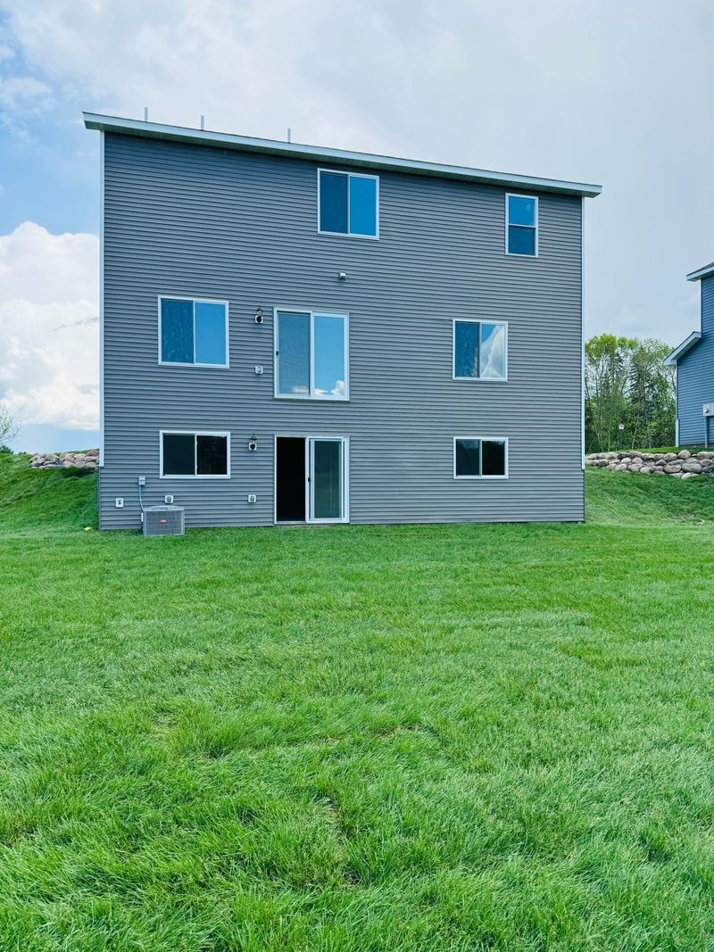 827 Spruce St N, Cambridge, MN 55008