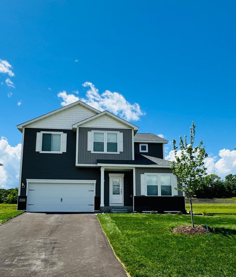 827 Spruce St N, Cambridge, MN 55008