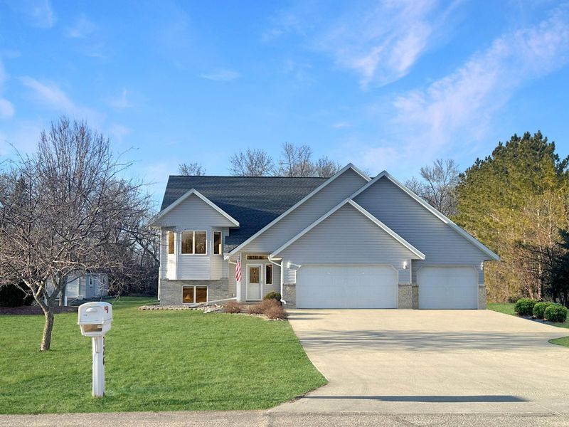 726 37th Ave NE, Willmar, MN 56201