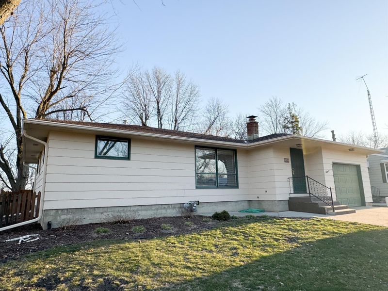 1037 Wilbur St, Worthington, MN 56187