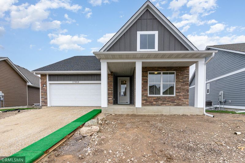 17959 Gresford Ln, Lakeville, MN 55044