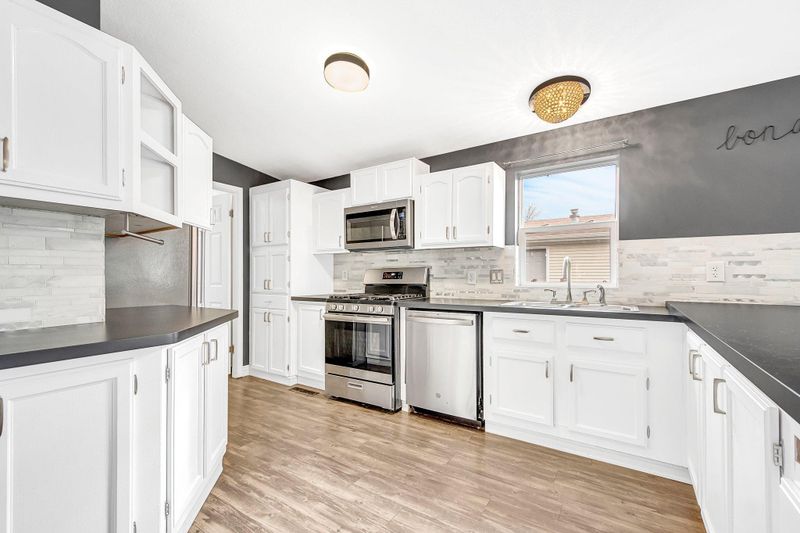 11335 6th Pl NE, Blaine, MN 55434