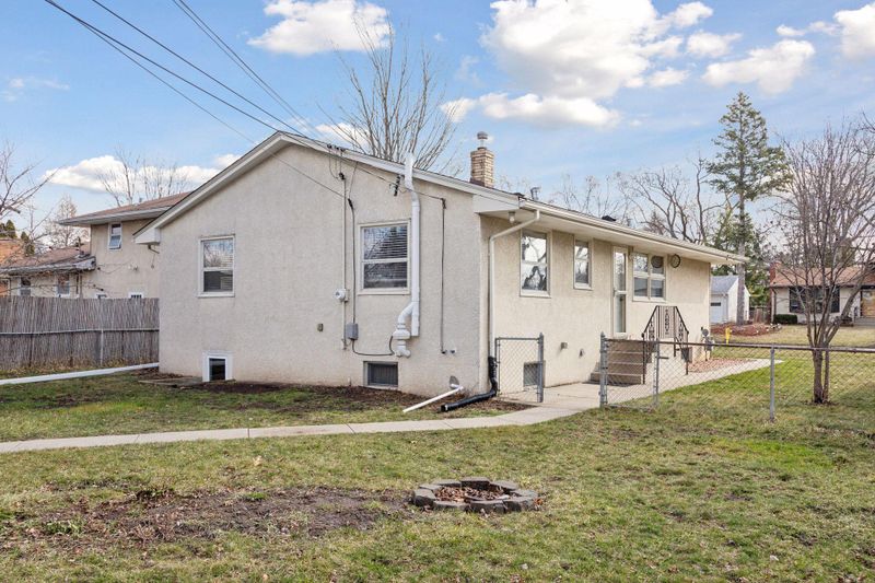 1637 Etna St, Saint Paul, MN 55106