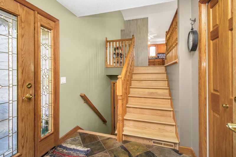 7240 Sierra Ct, Chanhassen, MN 55317