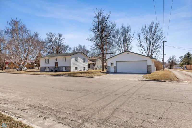 701 5th St SE, Barnesville, MN 56514