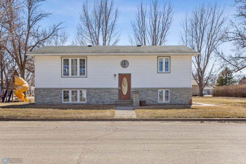 701 5th St SE, Barnesville, MN 56514