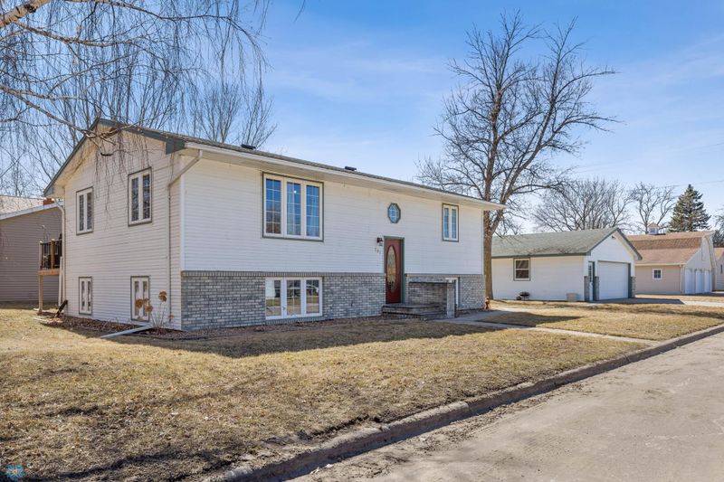 701 5th St SE, Barnesville, MN 56514