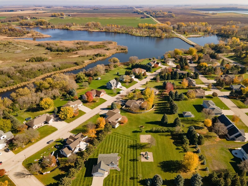 11 Riverview Dr, Morris, MN 56267