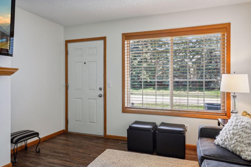 2555 E 117th St, Burnsville, MN 55337