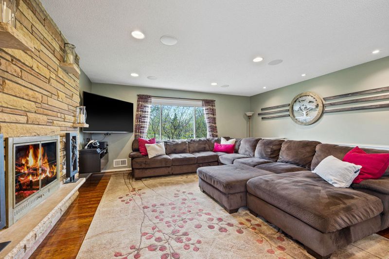 13301 York Ave S, Burnsville, MN 55337