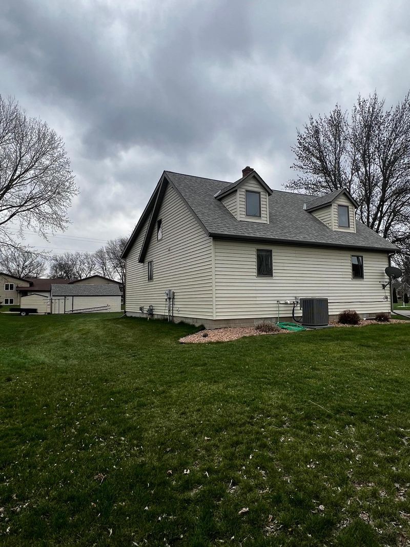 372 Locust St, Dawson, MN 56232