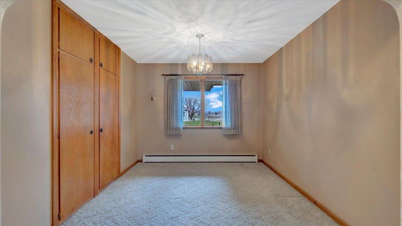 214 2nd Ave NE, Freeport, MN 56331