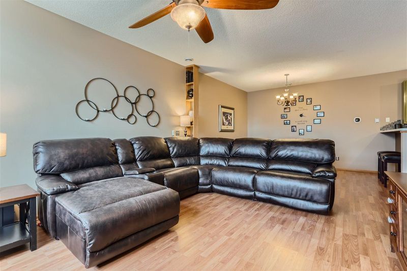1656 Brittany Dr, Shakopee, MN 55379