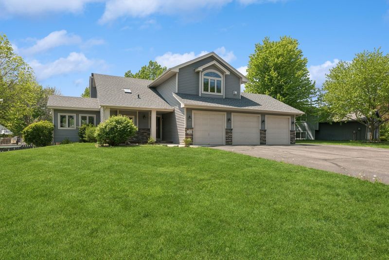12955 Garner Ln, Apple Valley, MN 55124