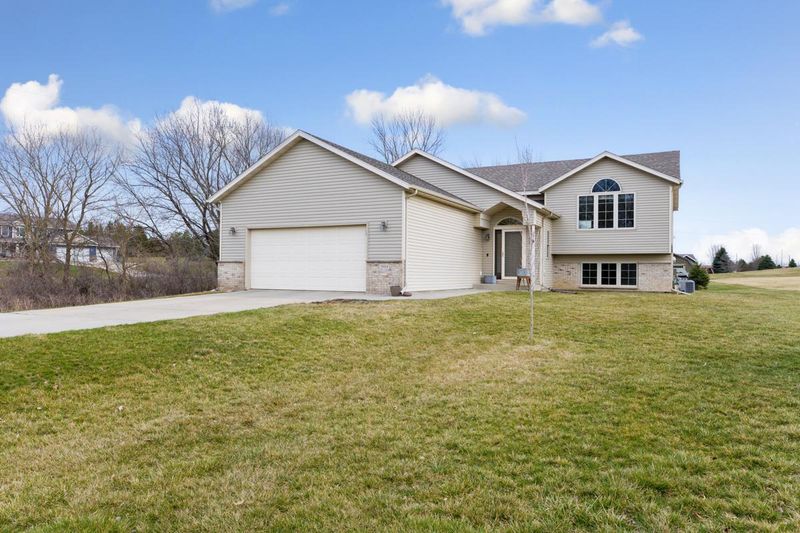 1004 22nd St NE, Kasson, MN 55944