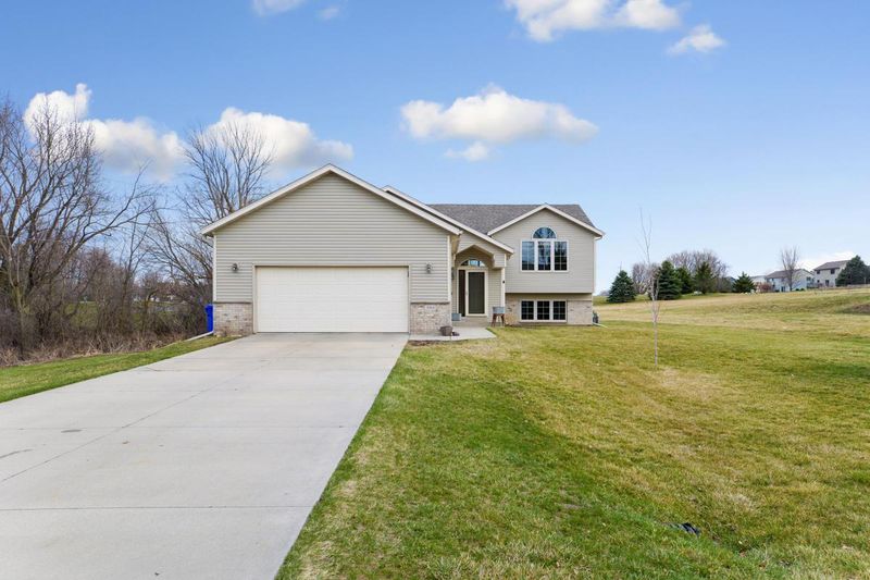 1004 22nd St NE, Kasson, MN 55944