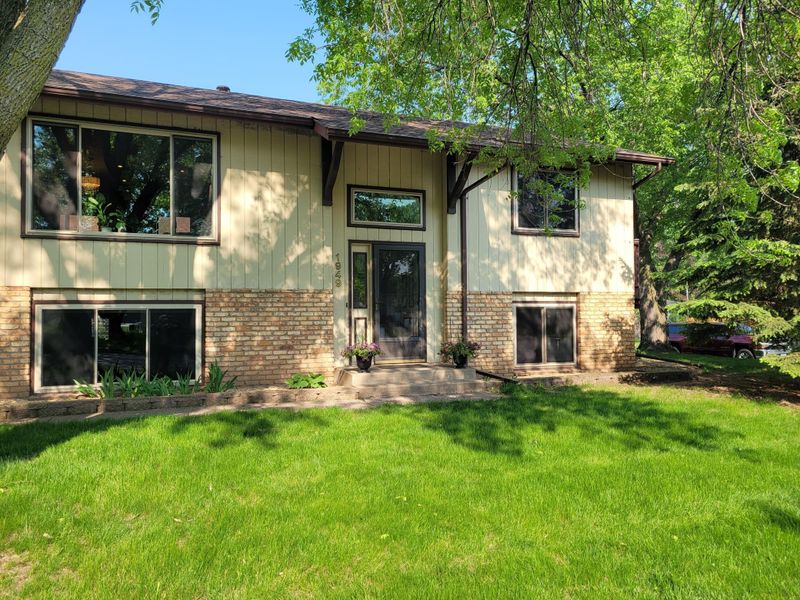 1949 Mcknight Rd N, North Saint Paul, MN 55109
