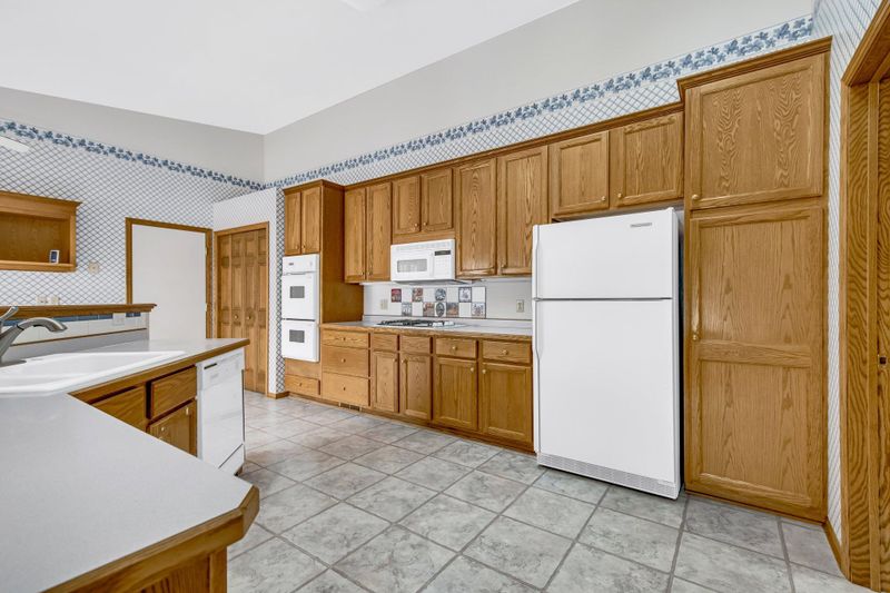 849 Ivy Ln, Eagan, MN 55123