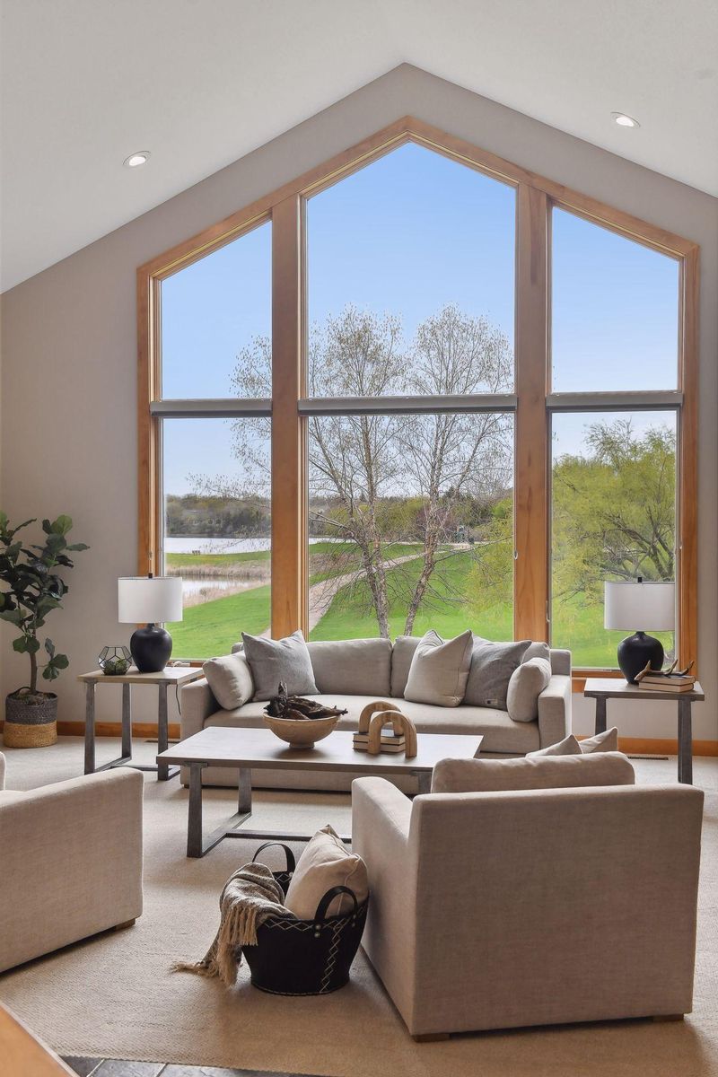 8285 Kelzer Pond Dr, Victoria, MN 55386