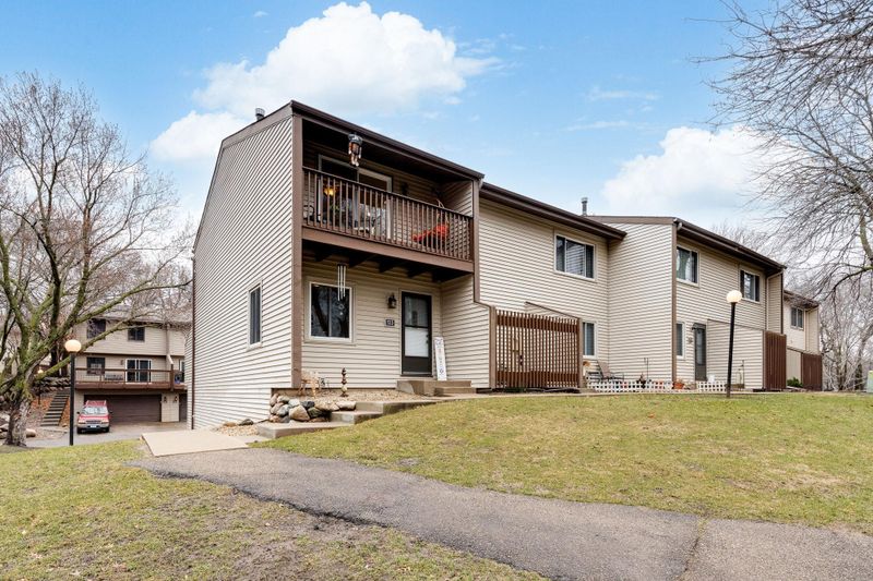 133 River Woods Ln, Burnsville, MN 55337