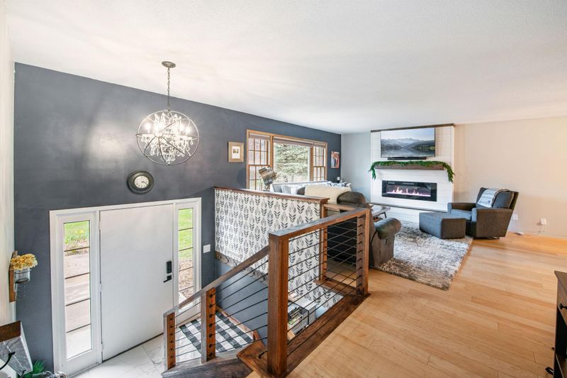 920 Falcon Dr, River Falls, WI 54022