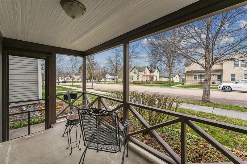 206 N Ash St, Chaska, MN 55318