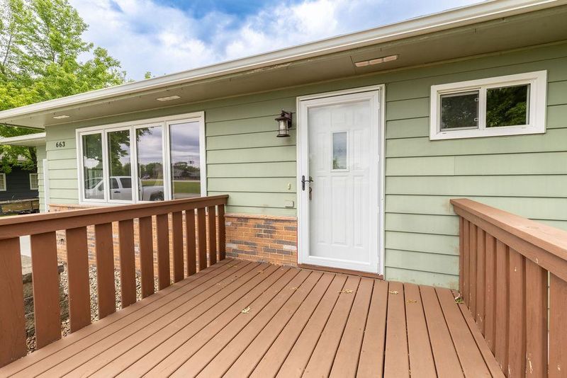 663 Service Rd, Paynesville, MN 56362