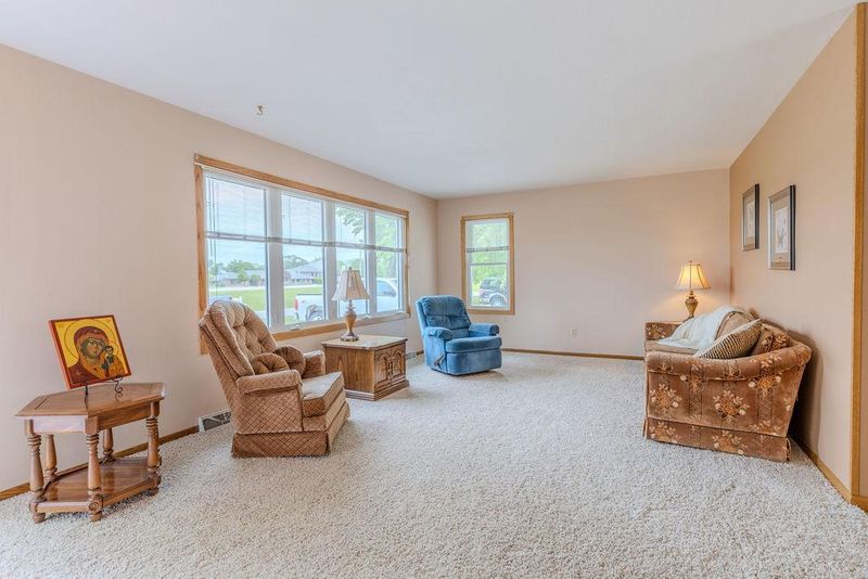 663 Service Rd, Paynesville, MN 56362