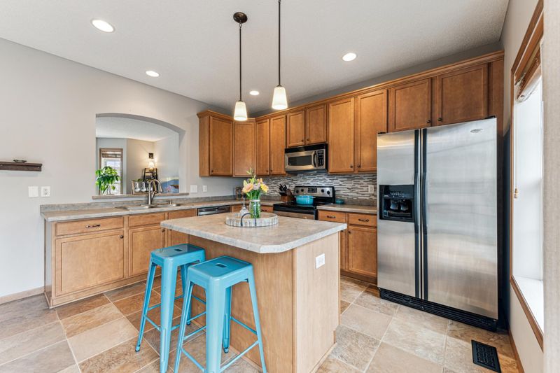 2773 Arona St, Roseville, MN 55113
