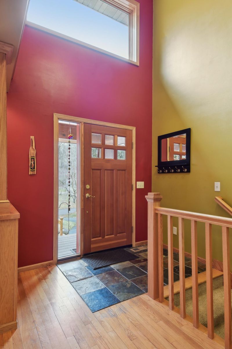 301 Sunnyvale Ln, Minnetonka, MN 55305