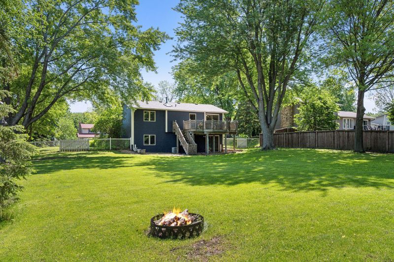 8891 Kimberly Ln N, Maple Grove, MN 55311