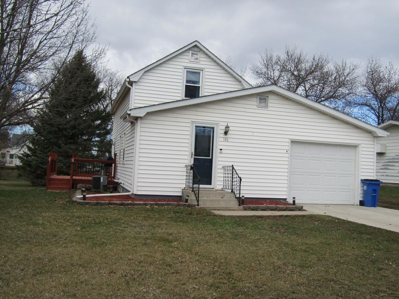 146 7th St, Dawson, MN 56232