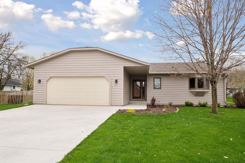 32 Dana Cir, Waconia, MN 55387