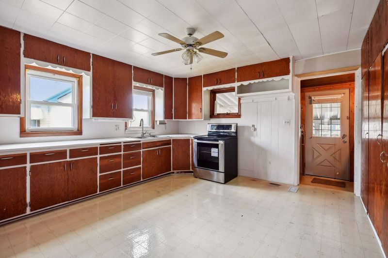 820 Ford Ave N, Glencoe, MN 55336