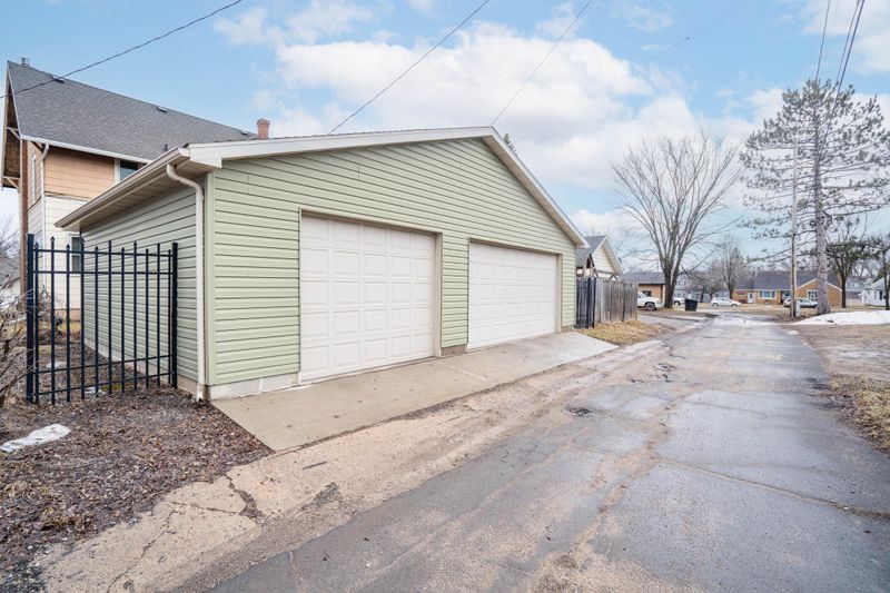 1021 S 5th Ave, Virginia, MN 55792