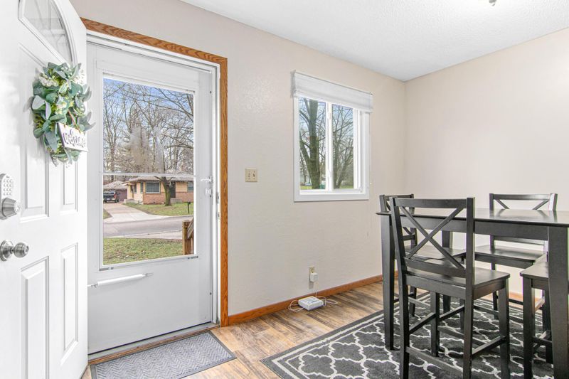 1661 Gurney St, Saint Paul, MN 55117